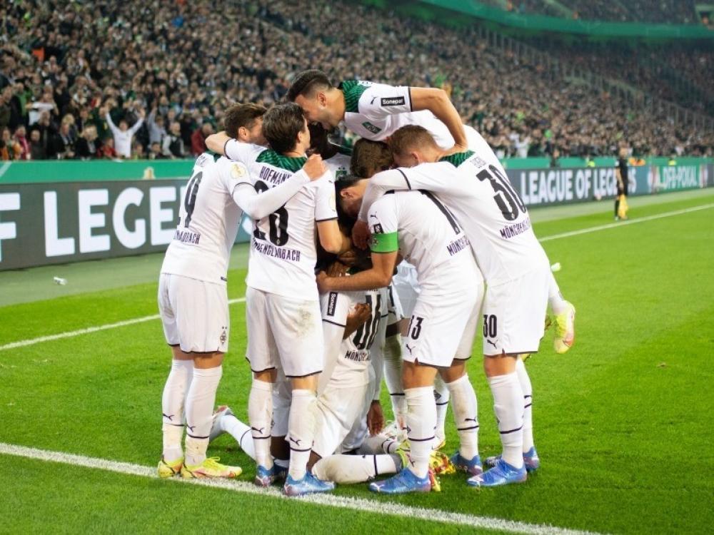 The Weekend Leader - Monchengladbach stun Bayern to enter German Cup last 16